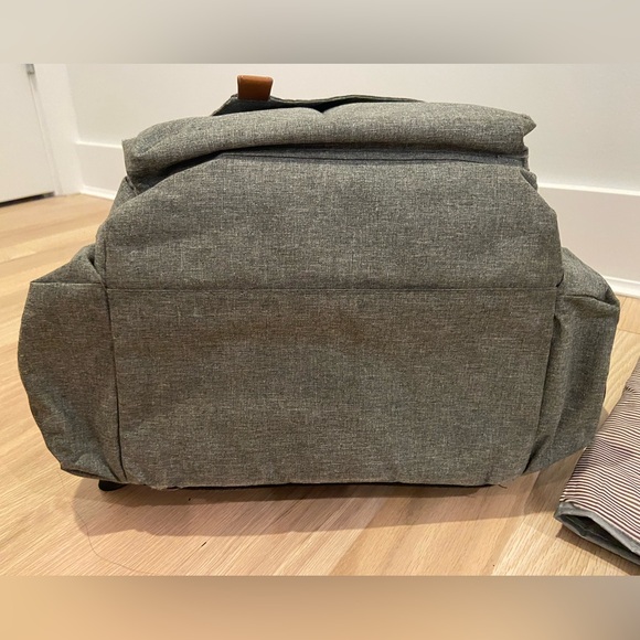 Hap Tim (Amazon) Large Diaper Backpack Grey - Picture 9 of 10